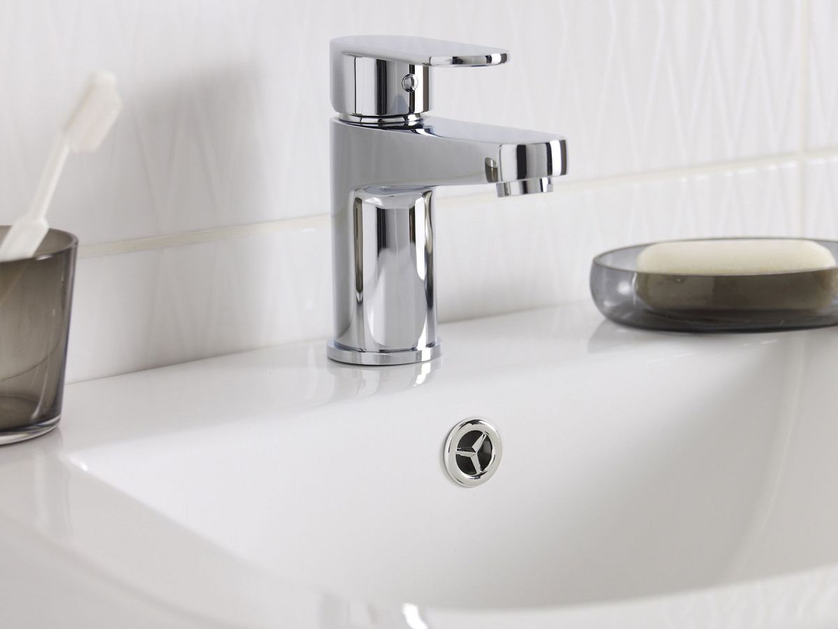 A genuine comparison – waterfall or cheap bathroom taps&nbsp;online?